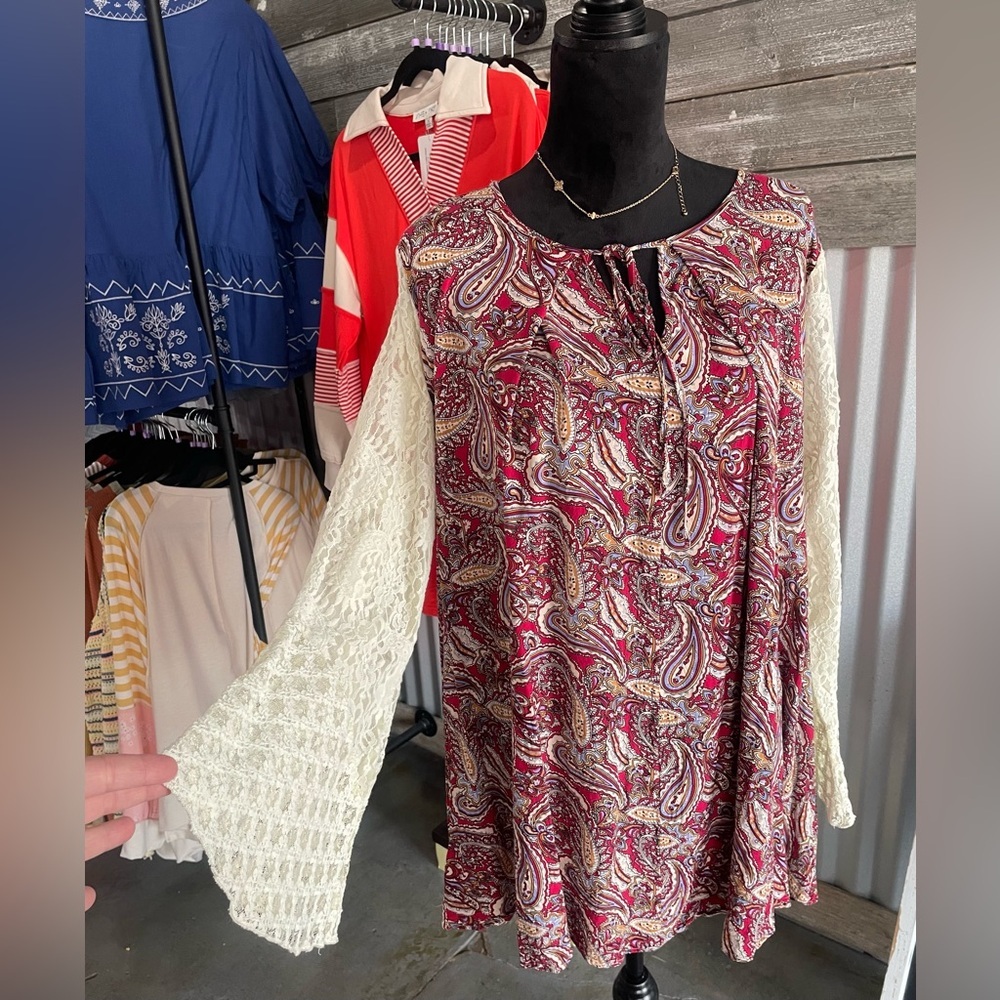 Umgee Bohemian-Style Paisley Tunic Dress with White Lace Bell Sleeve Size Large